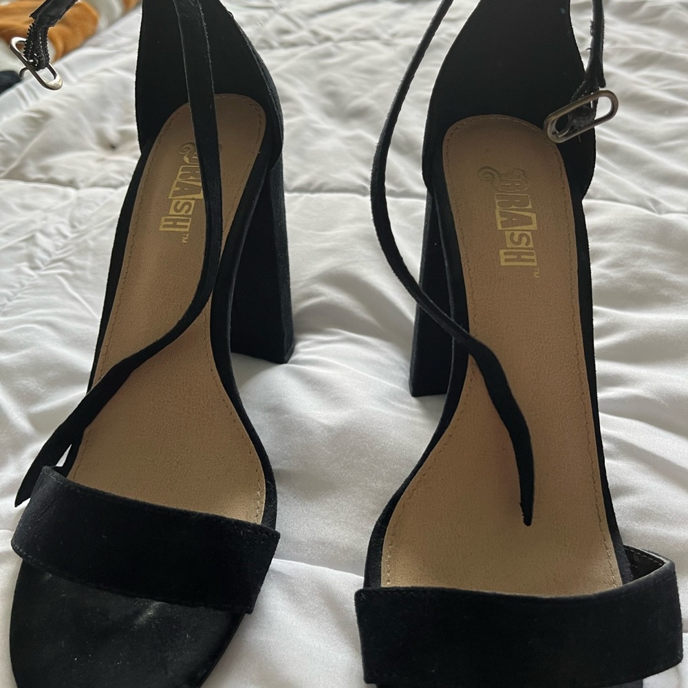 Ladies heel shoes